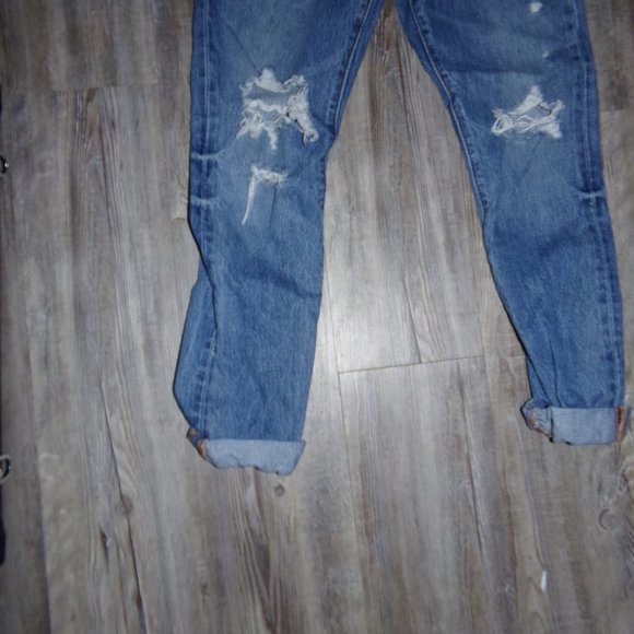 Women's Levi Jeans - Picture 5 of 7